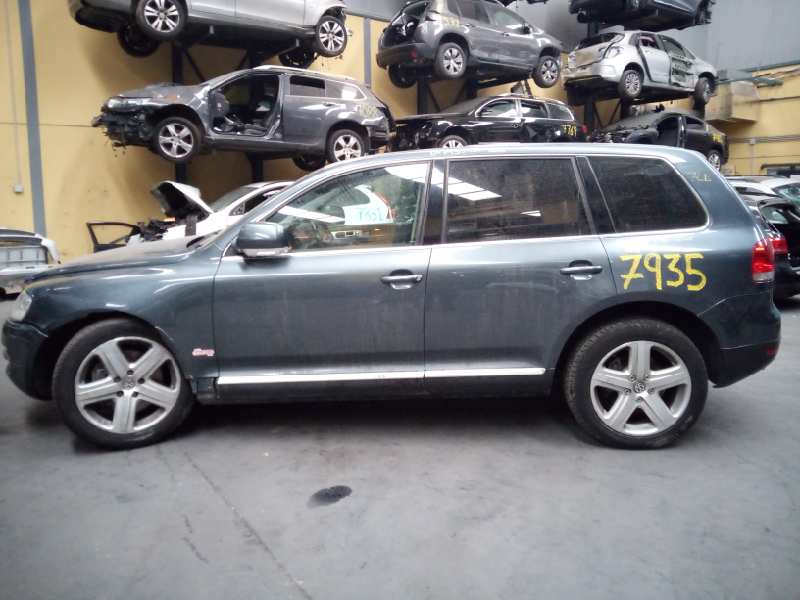 VOLKSWAGEN Touareg 1 generation (2002-2010) Охолоджувач олії 7L0317019,P2-A11-13 18681847