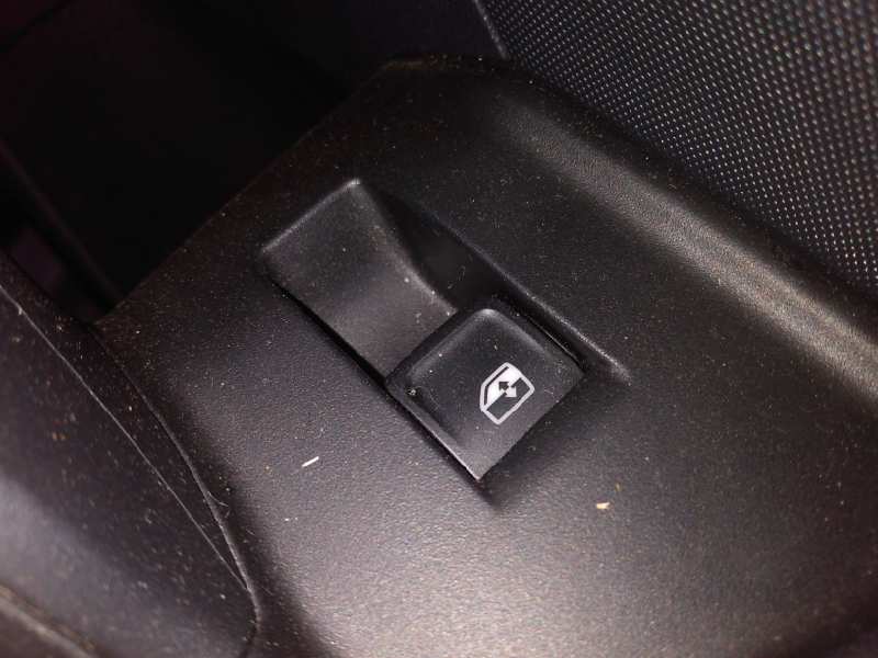 AUDI A1 GB (2018-2024) Кнопка стеклоподъемника задней правой двери 24011383