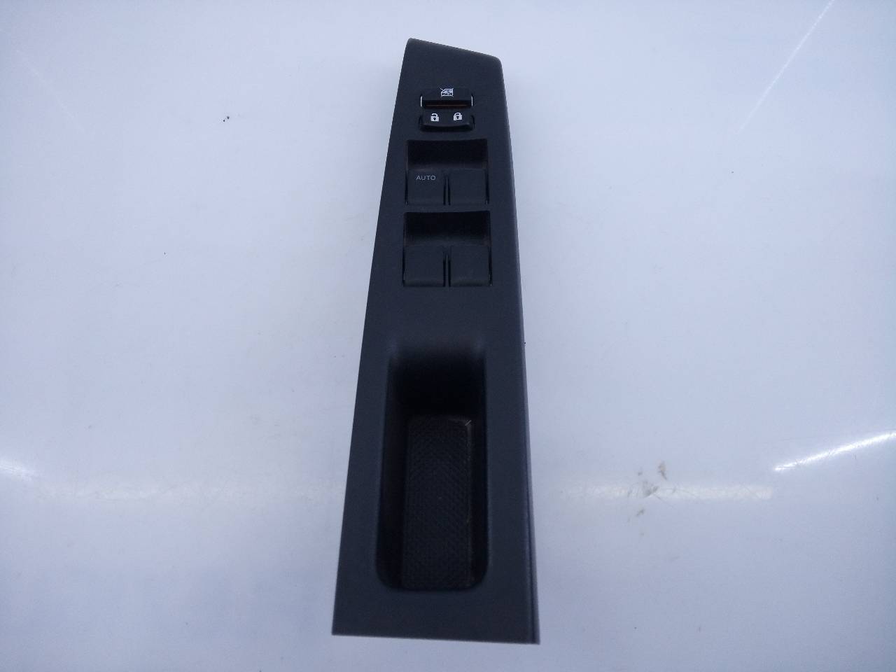 TOYOTA Yaris 3 generation (2010-2019) Front Left Door Window Switch E3-B2-19-3 18766559