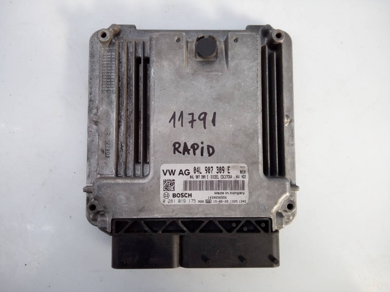 SKODA Rapid 2 generation (1985-2023) Engine Control Unit ECU 04L907309E, 0281019175, E2-A1-18-3 23293473