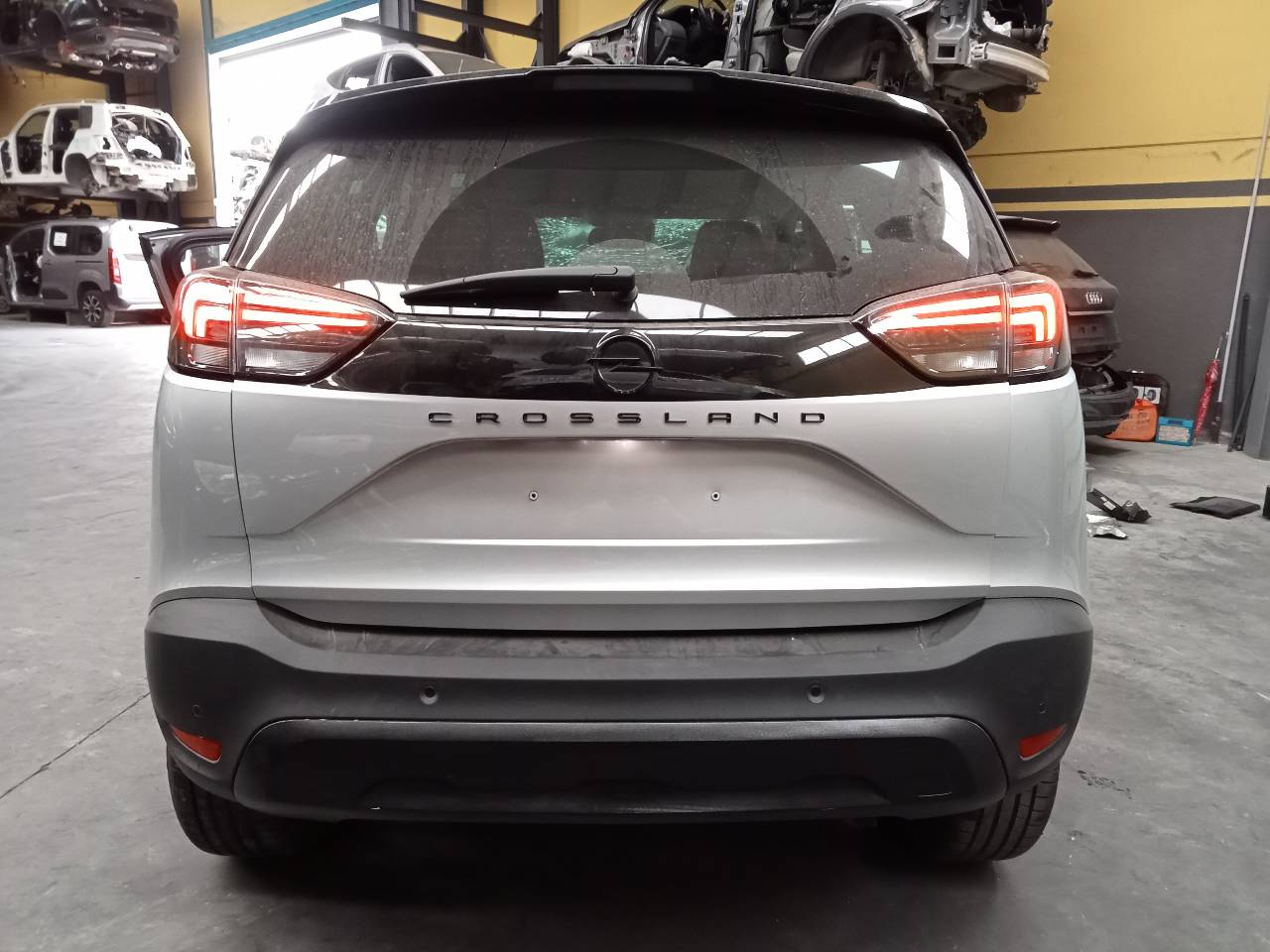 OPEL Crossland X 1 generation (2017-2023) Takaluukun lasinpyyhkijän moottori 9819899980,2306101534,E2-B6-55-1 24099542