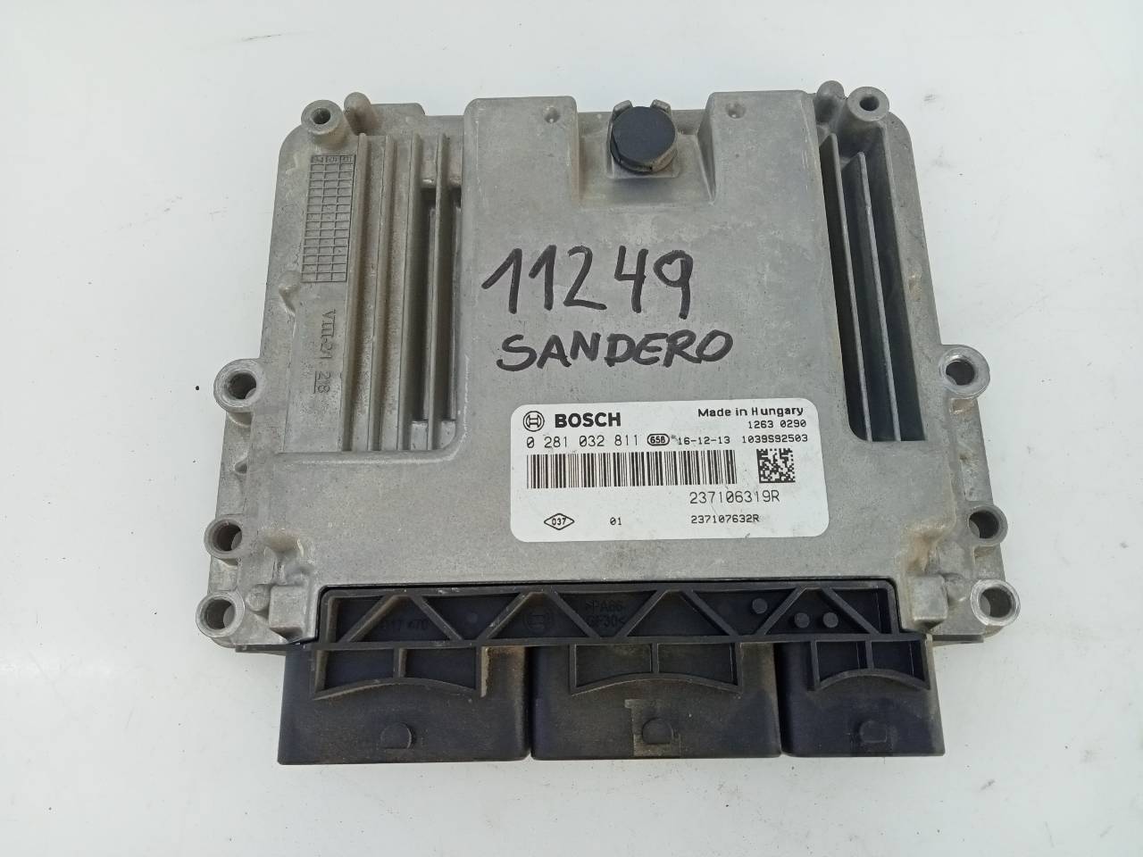 DACIA Logan 2 generation (2013-2020) Engine Control Unit ECU 237106319R, E2-A1-40-2 21821387