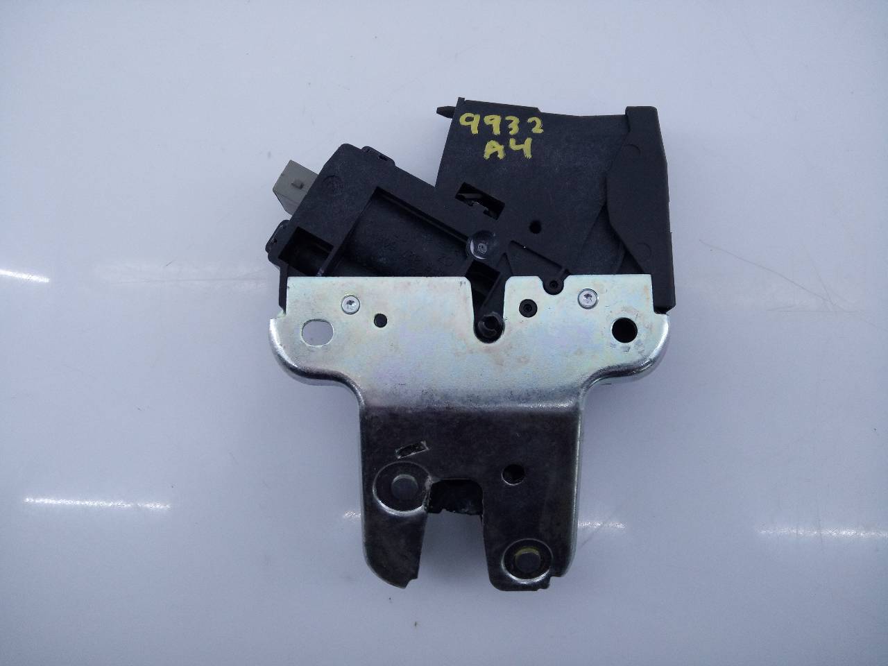 AUDI A4 B8/8K (2011-2016) Tailgate Boot Lock 4F5327505D, E1-B6-47-1 24041922