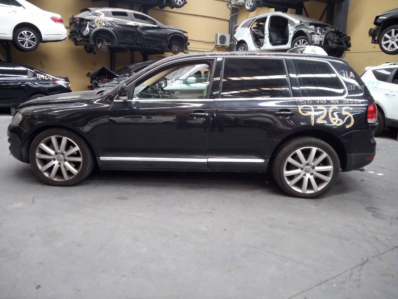 VOLKSWAGEN Touareg 1 generation (2002-2010) Öljyjäähdytin 7L8422885,P2-A4-4 18756524