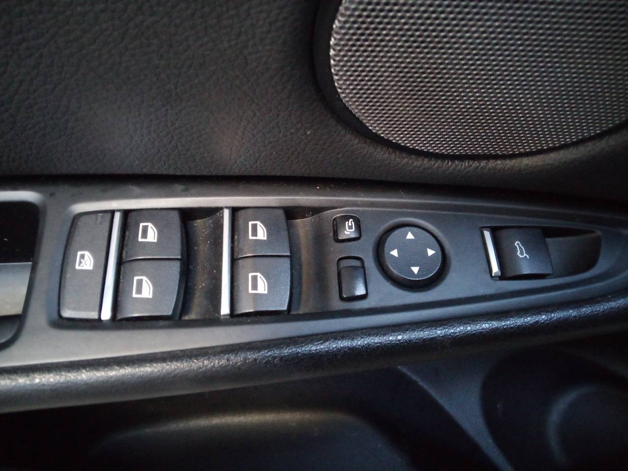 BMW X5 F15 (2013-2018) Priekinių kairių durų langų pakėlimo mygtukai 21794619
