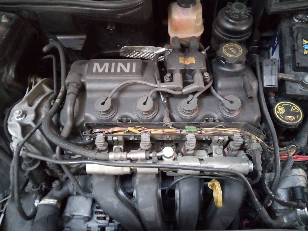 MINI Cabrio R52 (2004-2008) Front Windshield Wiper Mechanism 24102882