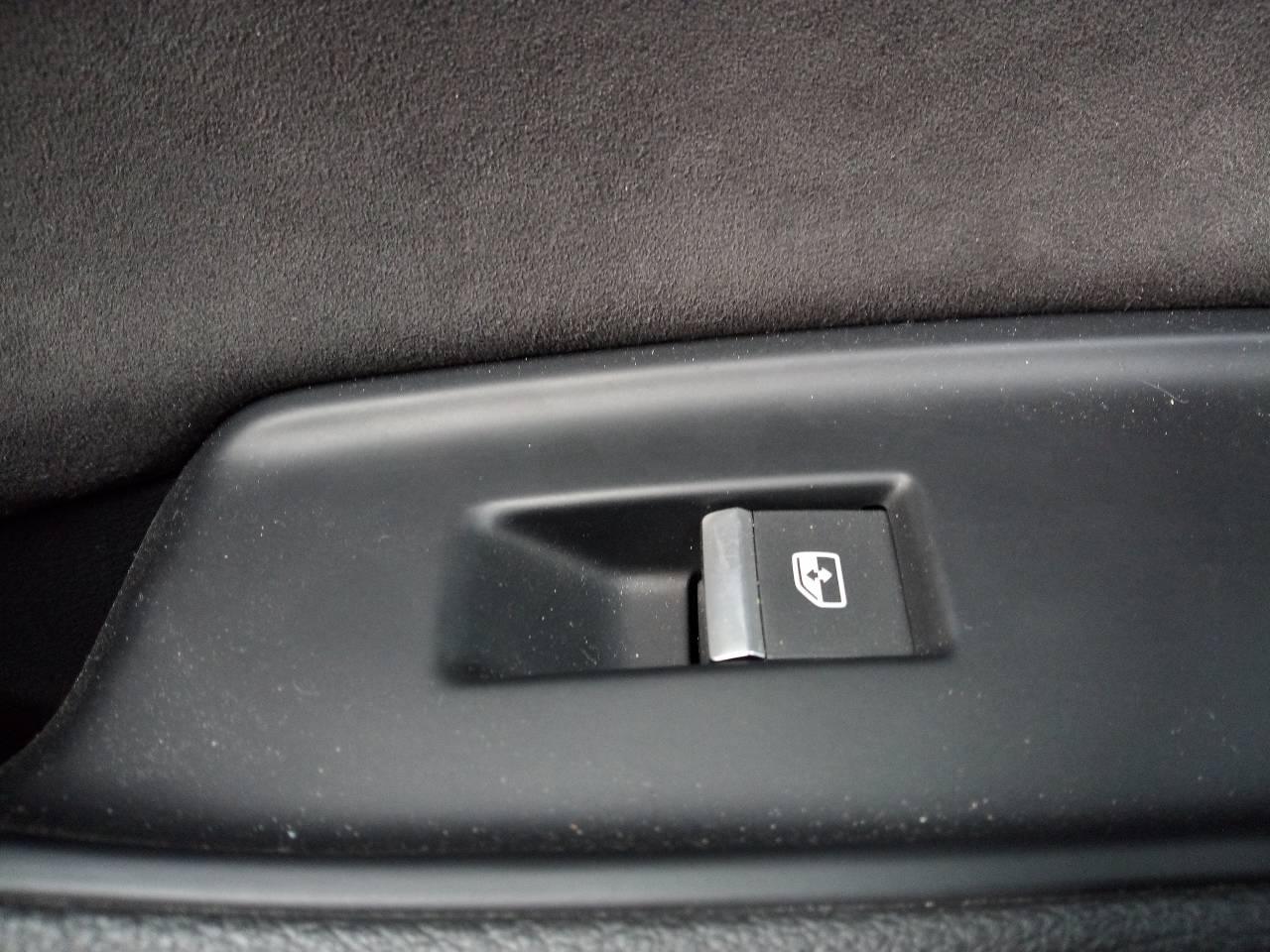 AUDI Q7 4M (2015-2024) Front Right Door Window Switch 24086488