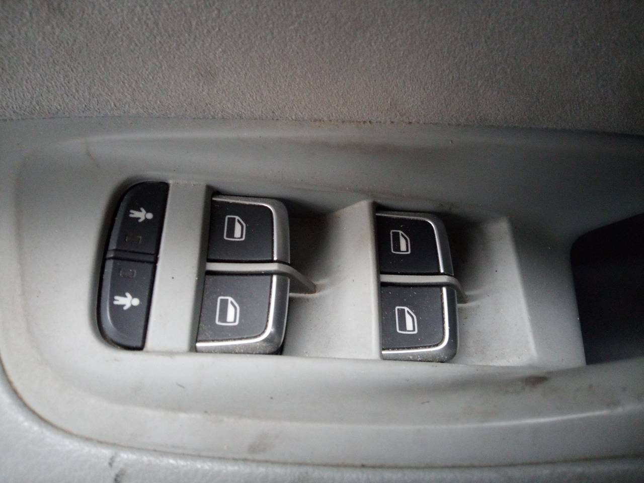 AUDI A6 C7/4G (2010-2020) Priekinių kairių durų langų pakėlimo mygtukai 24088862