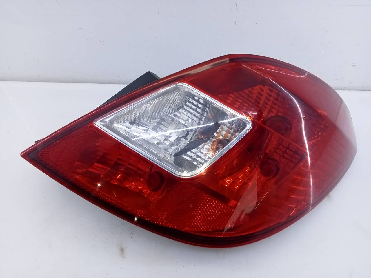 OPEL Corsa D (2006-2020) Rear Right Taillight Lamp E2-B6-64-1 24043963