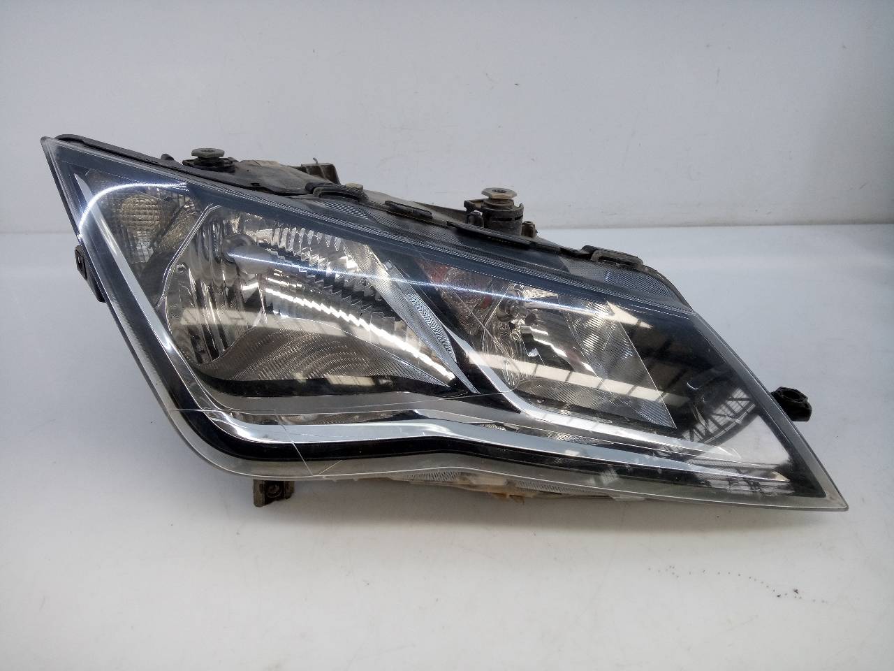 SEAT Leon 3 generation (2012-2020) Front Right Headlight 5F1941006B,E1-A5-30-2,E1-A5-30-2 26272717