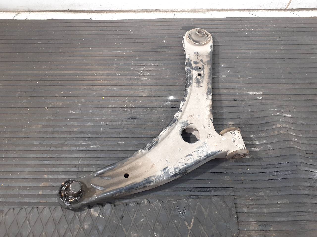 TOYOTA Outlander 2 generation (2005-2013) Front Left Arm P1-A4-24 18581615