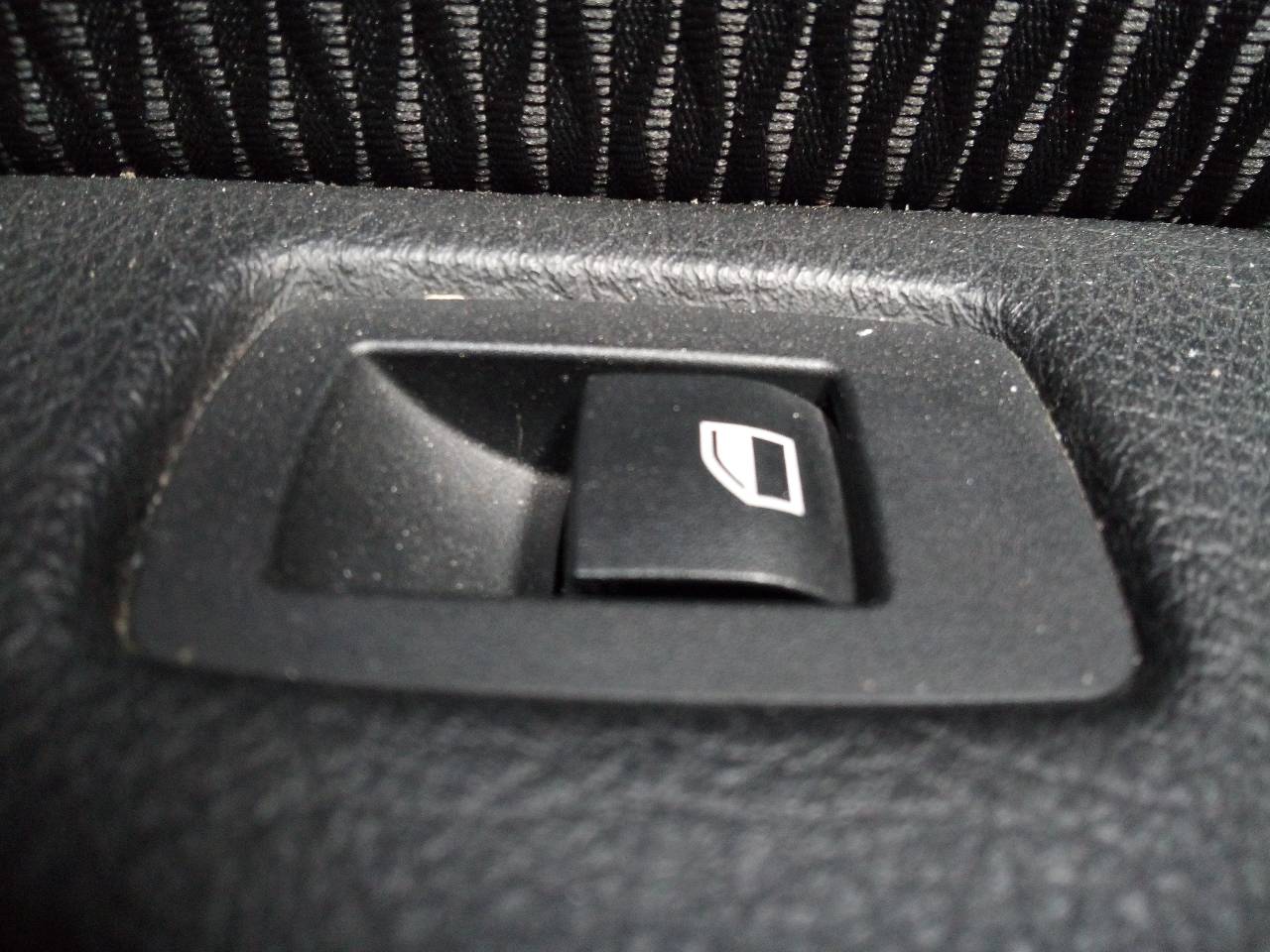 BMW 3 Series F30/F31 (2011-2020) Кнопка стеклоподъемника задней правой двери 24049450