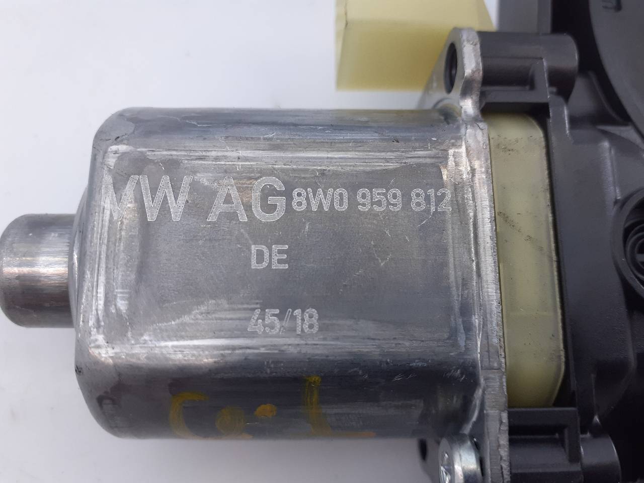 AUDI A4 B9/8W (2015-2024) Маторчик стеклоподъемника задней правой двери 8W0959812, E1-B6-28-1 18765584