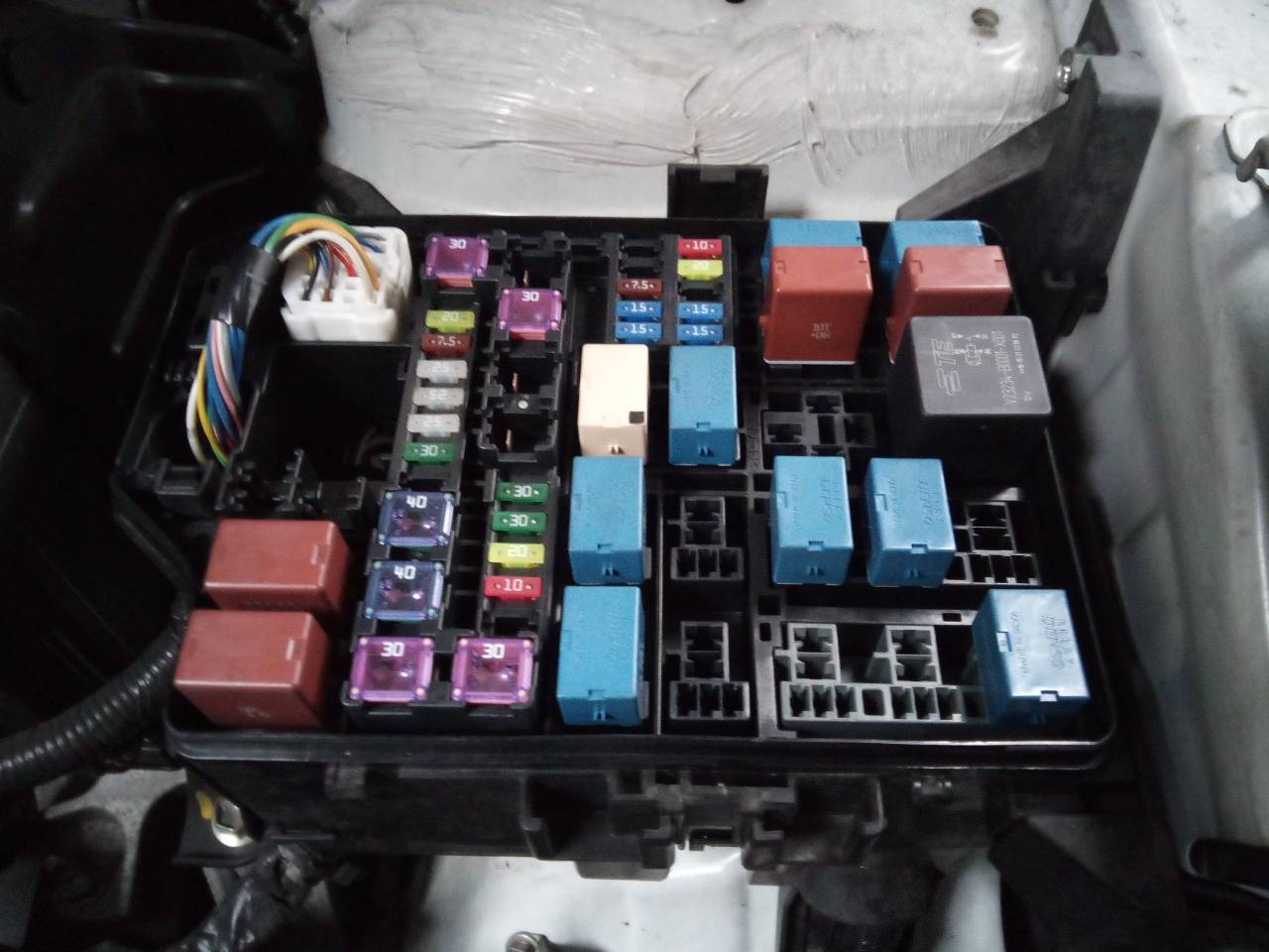 SUZUKI SWIFT IV (FZ, NZ) (2010-present) Fuse Box 20991892 - Used parts ...