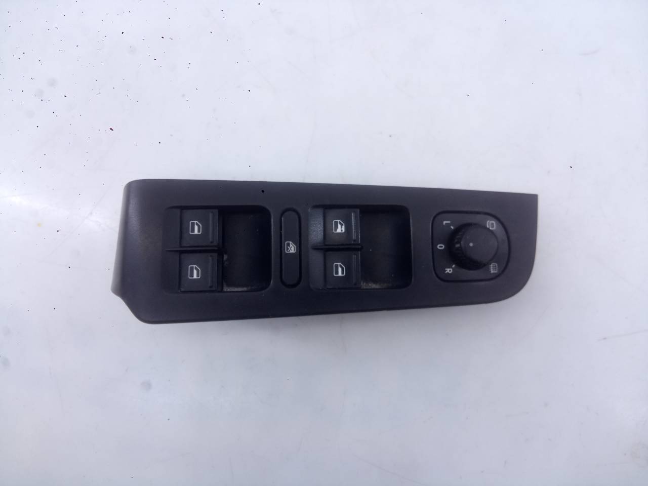 SKODA Yeti 1 generation (2009-2018) Front Left Door Window Switch E2-A1-23-2 21827677