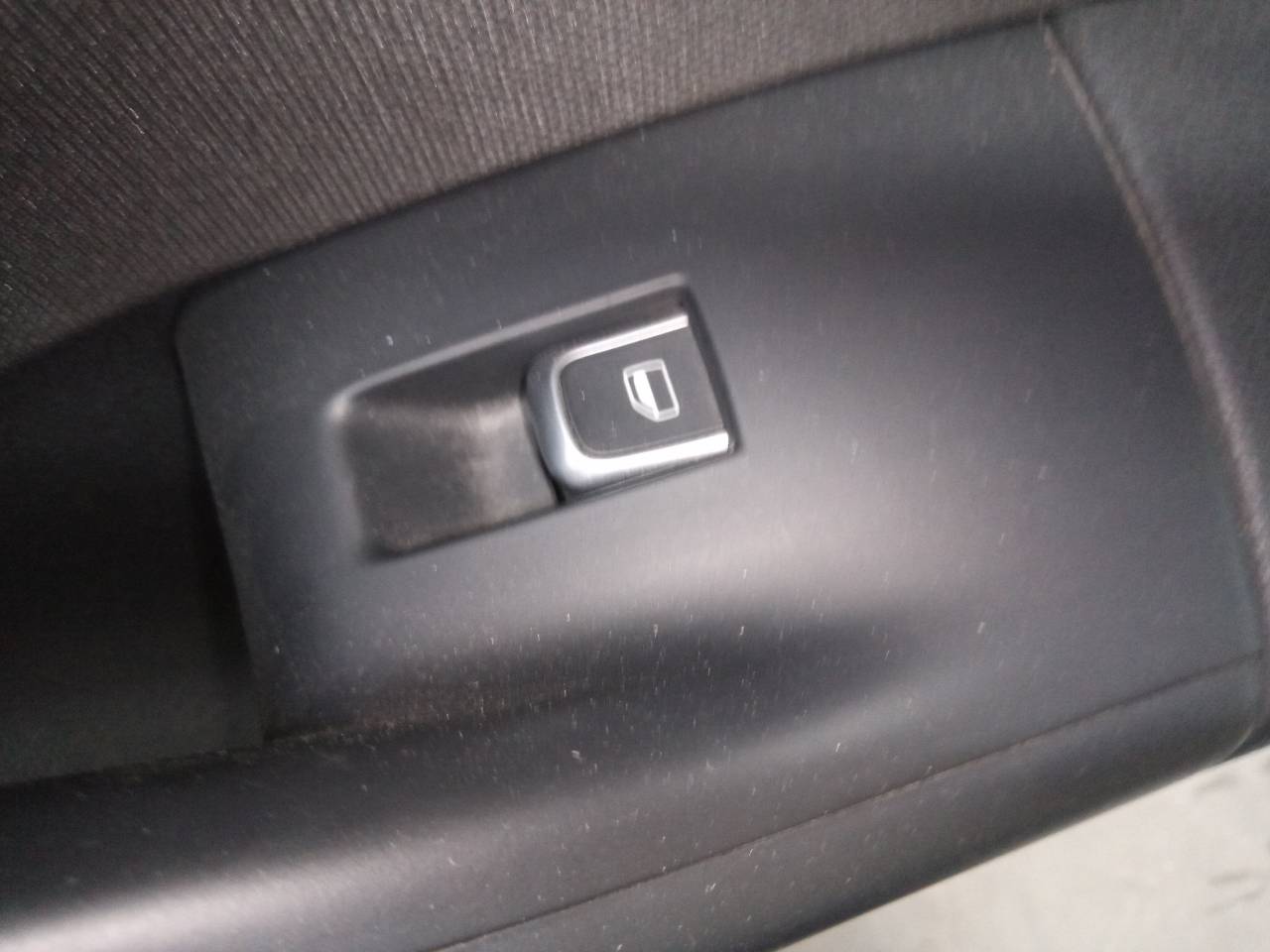 AUDI Q3 8U (2011-2020) Кнопка стеклоподъемника задней правой двери 21800383