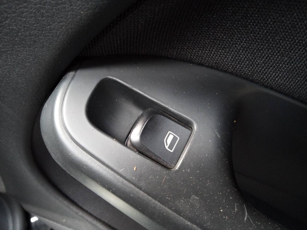 AUDI A5 Sportback Priekinių dešinių durų langų pakėlimo mygtukai 21012193