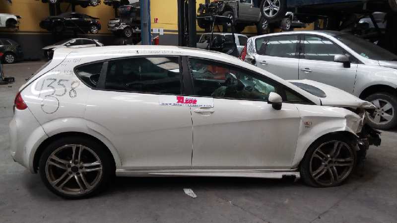 CHEVROLET Leon 2 generation (2005-2012) Aizmugurējo kreiso durvju loga pacēlāja motorīts 1K0959703, E1-B6-44-1 18373950