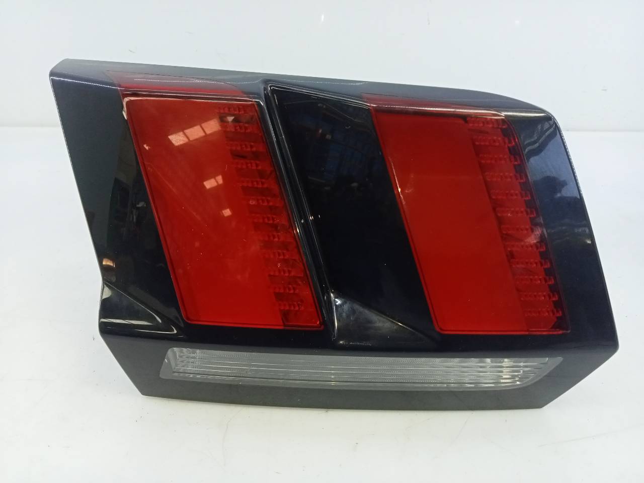 PEUGEOT 3008 2 generation (2017-2023) Left Side Tailgate Taillight 9810477880,E1-A4-46-1 24054724