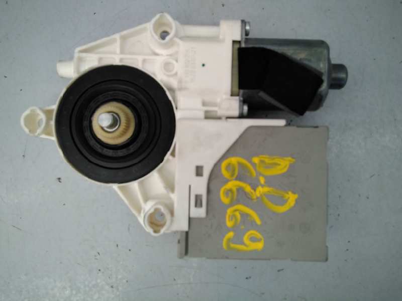 AUDI A3 8P (2003-2013) Moteur de commande de vitre de porte avant droite 8P0959802A, E1-B6-50-3 18512966