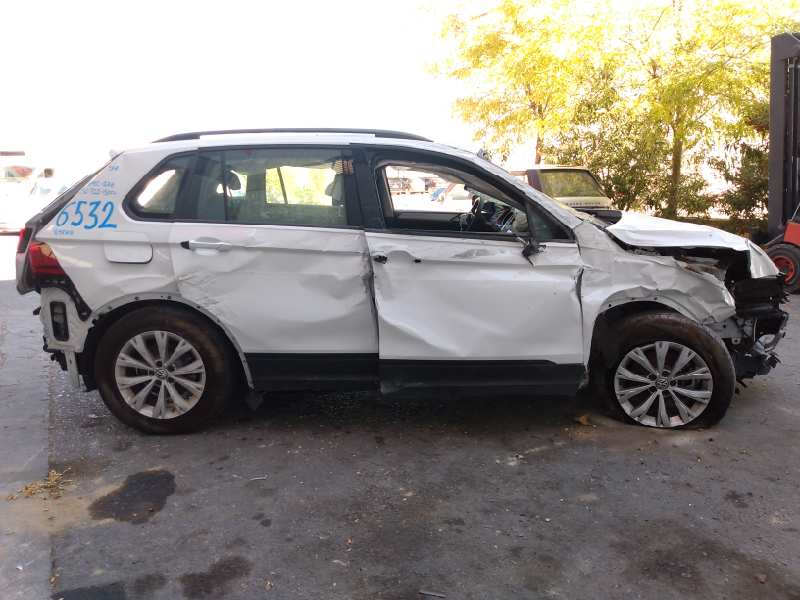 VOLKSWAGEN Tiguan 1 generation (2007-2017) Lève-vitre de porte arrière gauche 5Q0959811E,5NA839461C,E1-B6-30-1 18498892