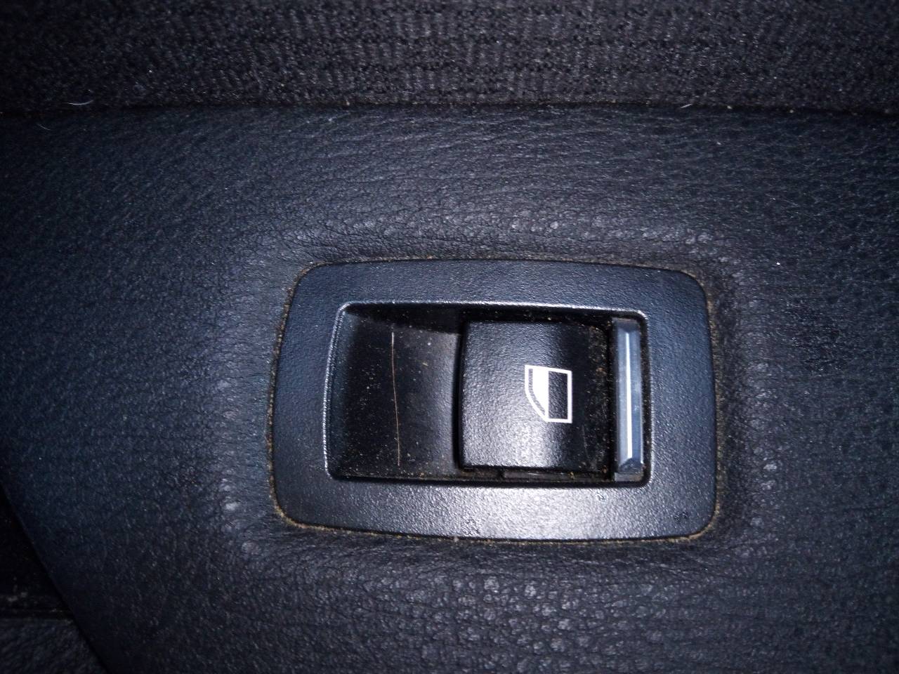 BMW X4 F26 (2014-2018) Galinių dešinių durų langų pakėlimo mygtukas 21794579