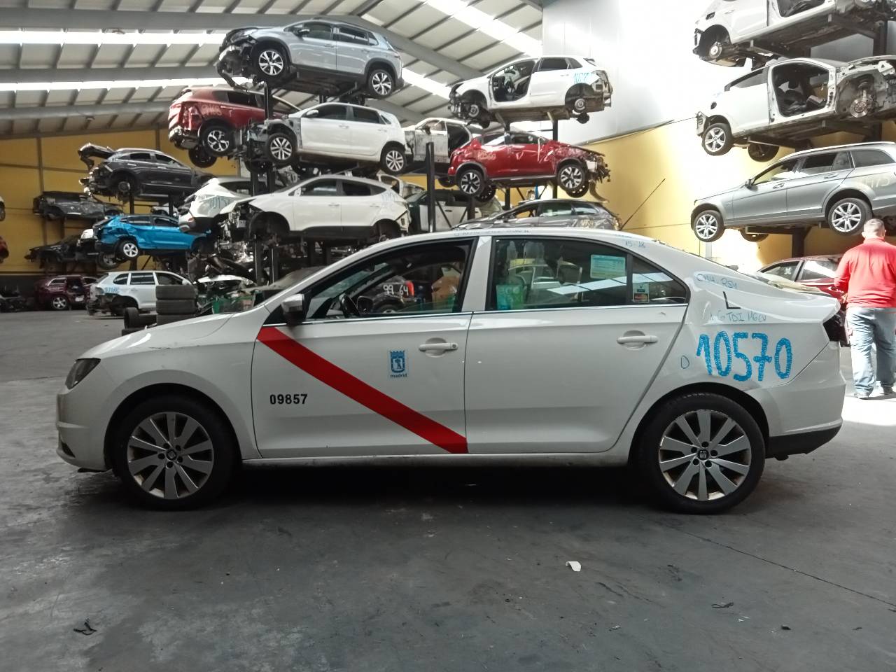 SEAT Toledo 4 generation (2012-2020) Aizmugurējo kreiso durvju slēdzene 5E0839015A, E1-B6-48-2 20959339