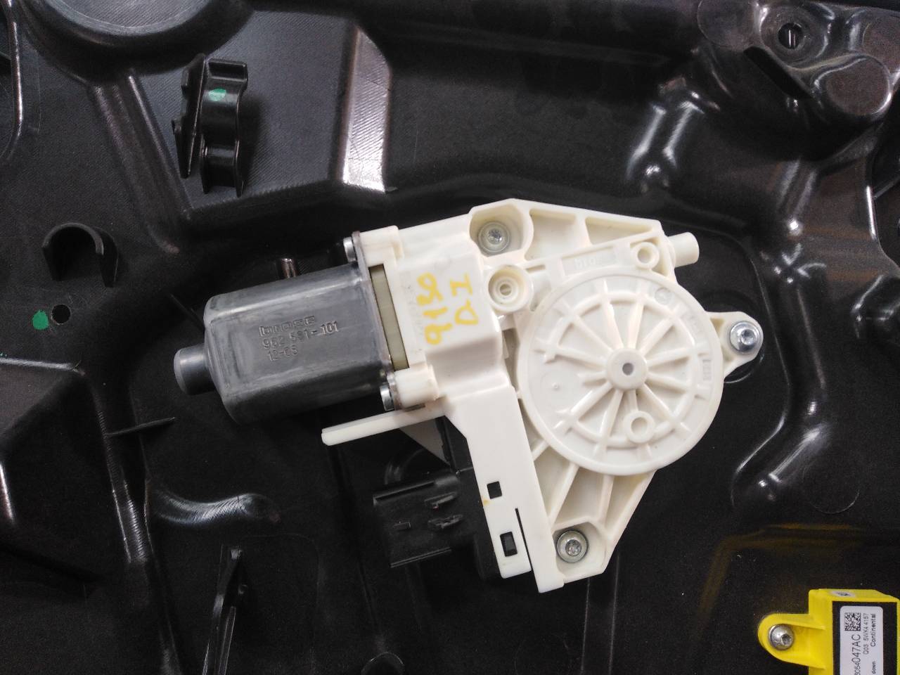 DODGE Journey 1 generation (2008-2020) Front Left Door Window Regulator 962581101, P2-B4-13 18732681