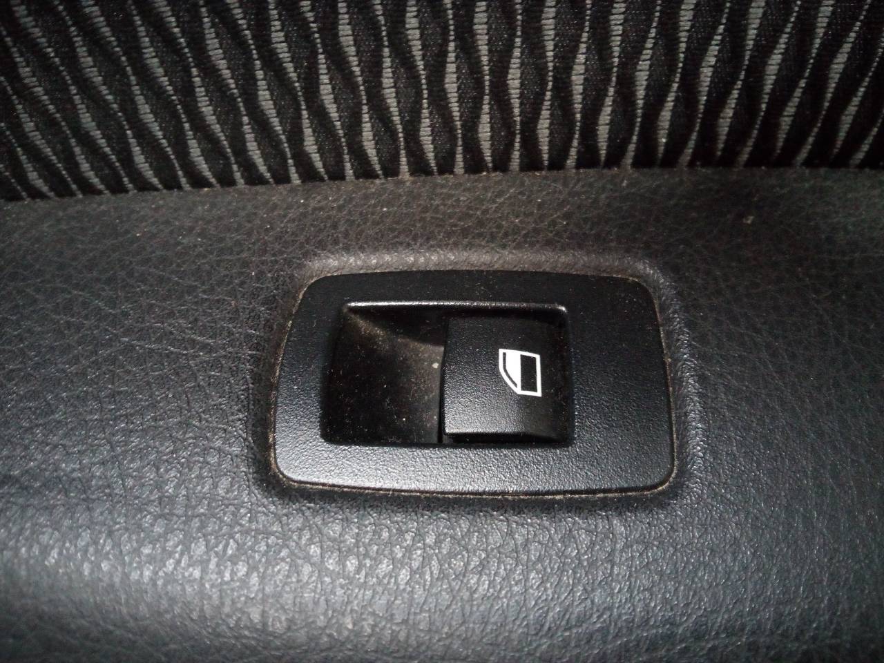 BMW 1 Series F20/F21 (2011-2020) Кнопка стеклоподъемника задней правой двери 23279027