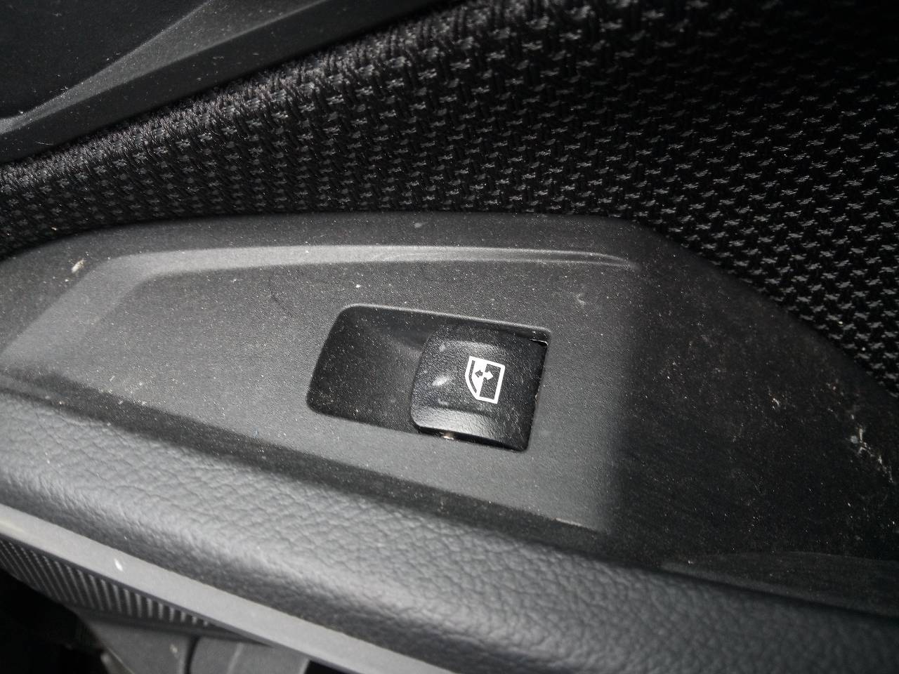 BMW 3 Series F30/F31 (2011-2020) Galinių dešinių durų langų pakėlimo mygtukas 24077746