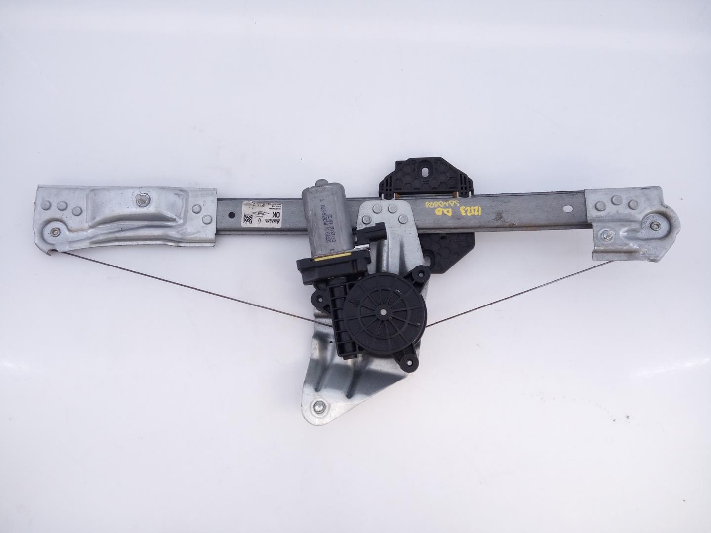 DACIA Duster 1 generation (2010-2017) Front Right Door Window Regulator M13616C00, E1-A1-24-2 24105309