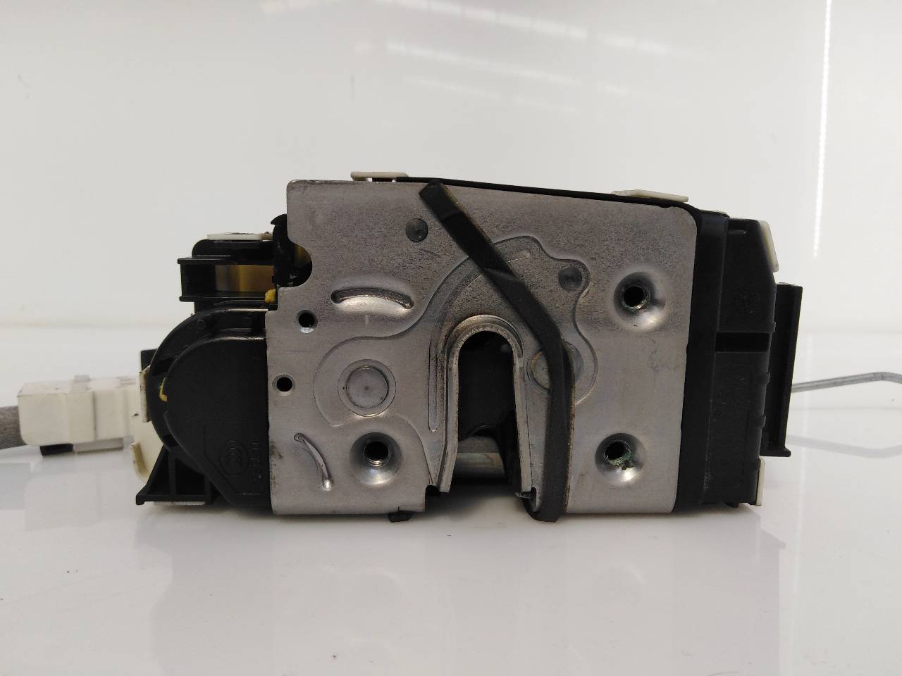 MERCEDES-BENZ CLA-Class C117 (2013-2016) Front Left Door Lock A1667200135, E1-A2-52-1 18763434