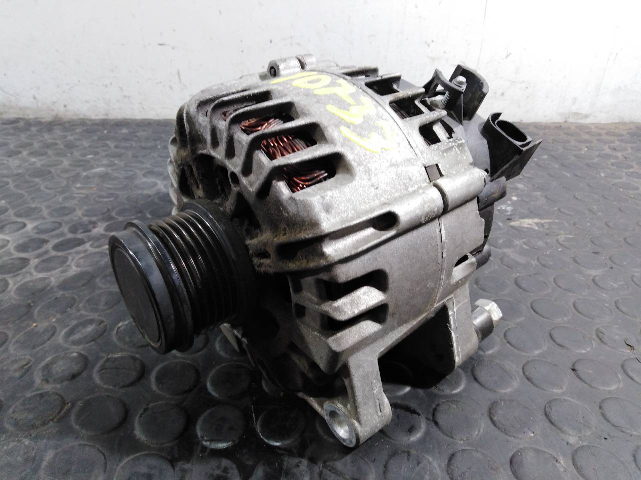 VOLVO V40 2 generation (2012-2020) Alternator 213031356,P3-A4-24-4 20961232