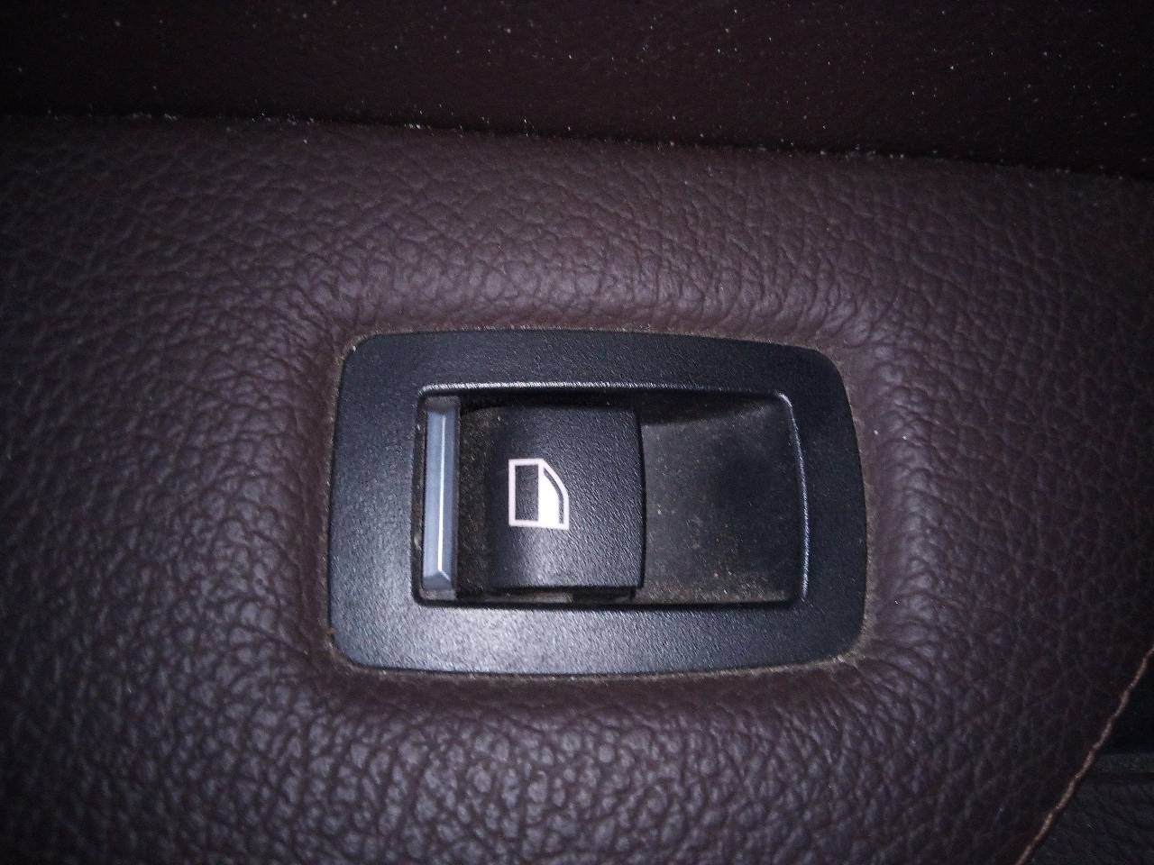 BMW X4 F26 (2014-2018) Galinių dešinių durų langų pakėlimo mygtukas 20960479