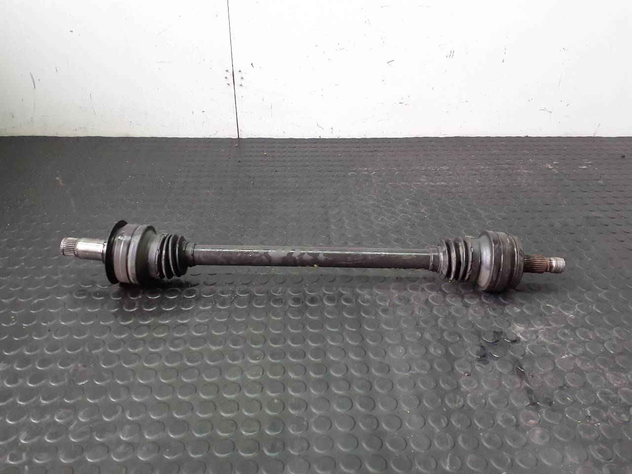 VOLKSWAGEN Touareg 2 generation (2010-2018) Arbre de transmission arrière gauche P1-A6-12 18757231