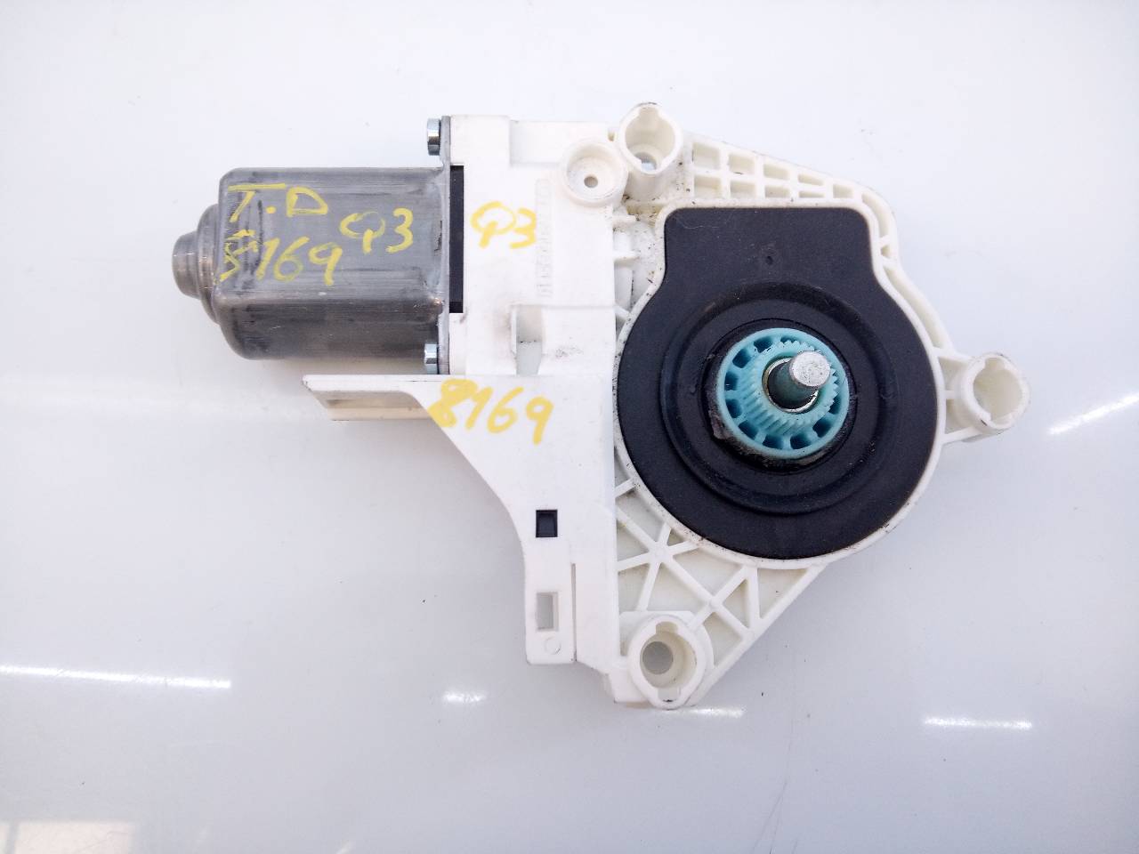 AUDI Q3 8U (2011-2020) Маторчик стеклоподъемника задней правой двери 8K0959812A, 1101919813201, E1-B6-10-2 18706629