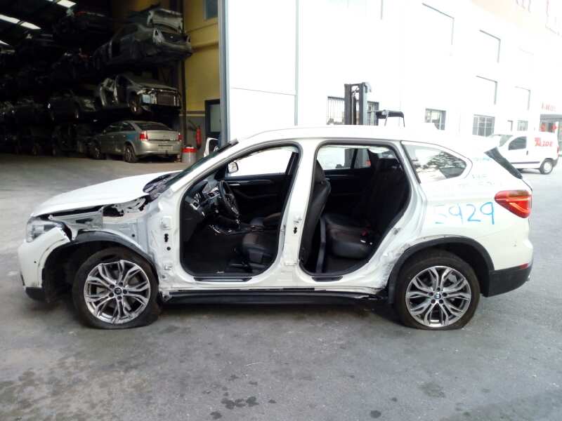 BMW X1 F48/F49 (2015-2023) Priekšējo labo durvju slēdzene 18283810, 728193412, E1-A3-12-2 24483972