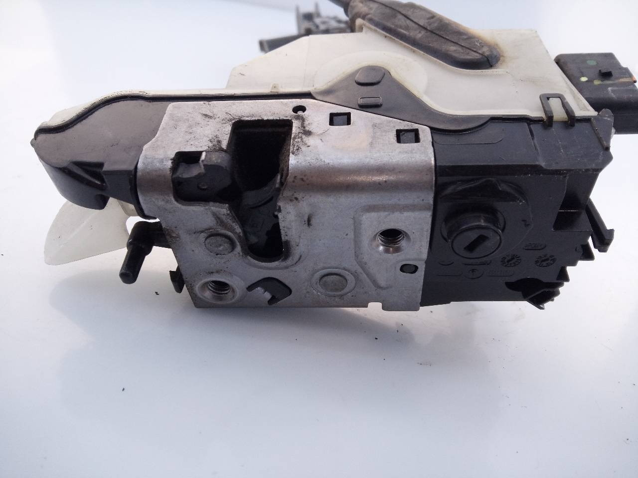 PEUGEOT 208 Peugeot 208 (2012-2015) Front Left Door Lock 9812500880, E1-A4-47-1 18715051