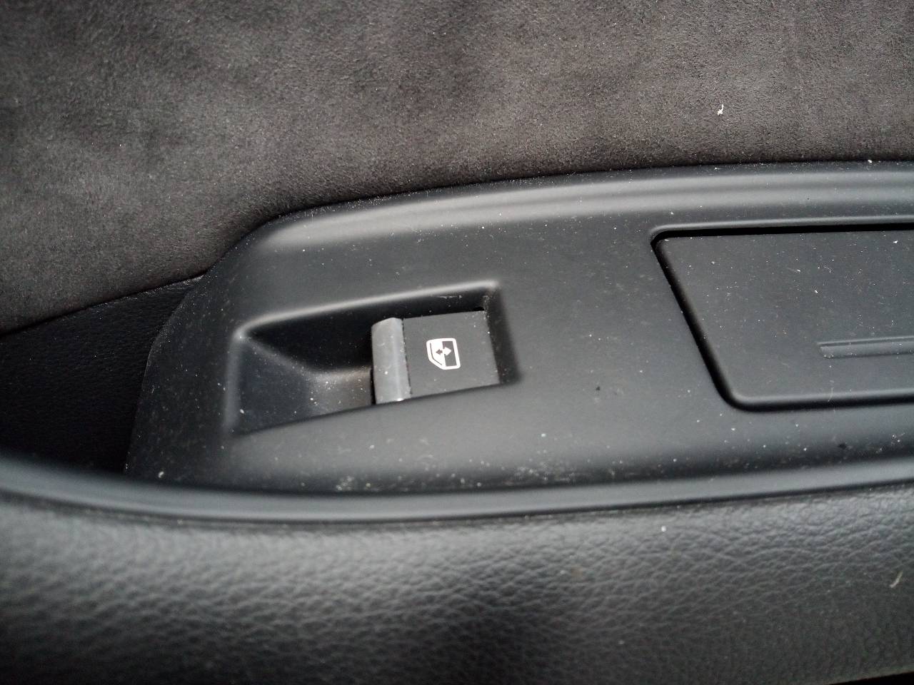 AUDI Q7 4M (2015-2024) Rear Right Door Window Control Switch 24087207