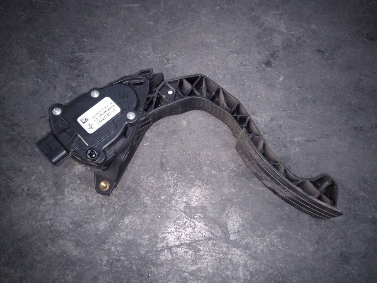 DACIA Sandero 2 generation (2013-2020) Throttle Pedal 180022703R 21117113