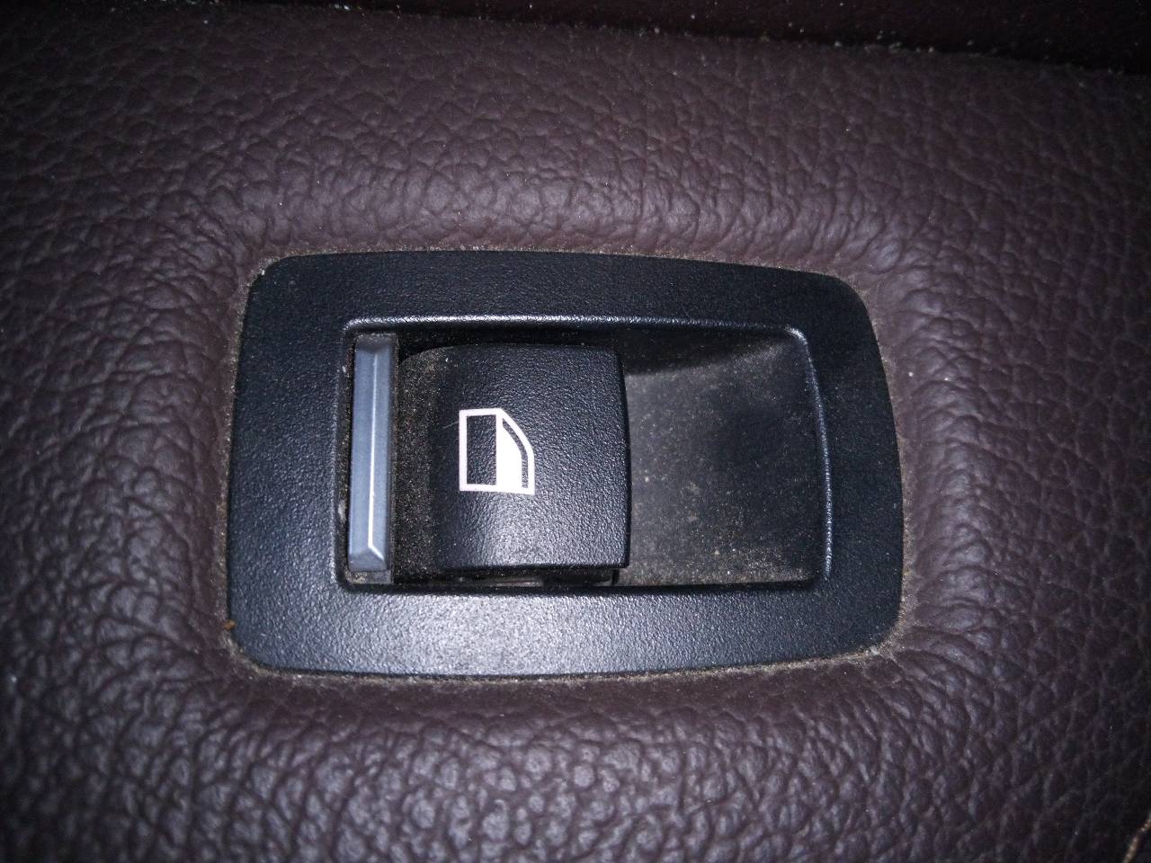 BMW X4 F26 (2014-2018) Galinių dešinių durų langų pakėlimo mygtukas 20960462