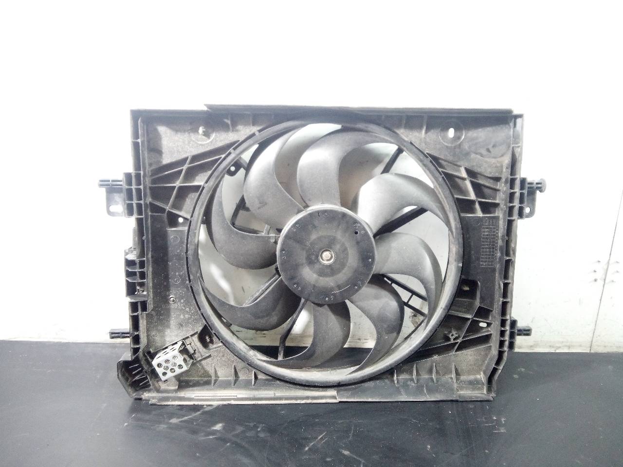 DACIA Logan 2 generation (2013-2020) Diffuser Fan P2-A7-3, 214818009R 20959739