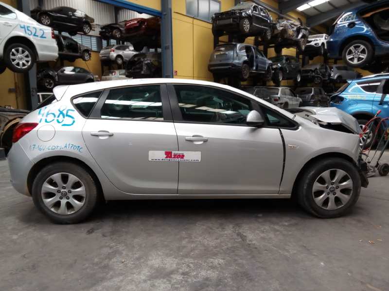 OPEL Astra J (2009-2020) Ремень безопасности задний левый 616569200C,E2-B6-24-4 18383054