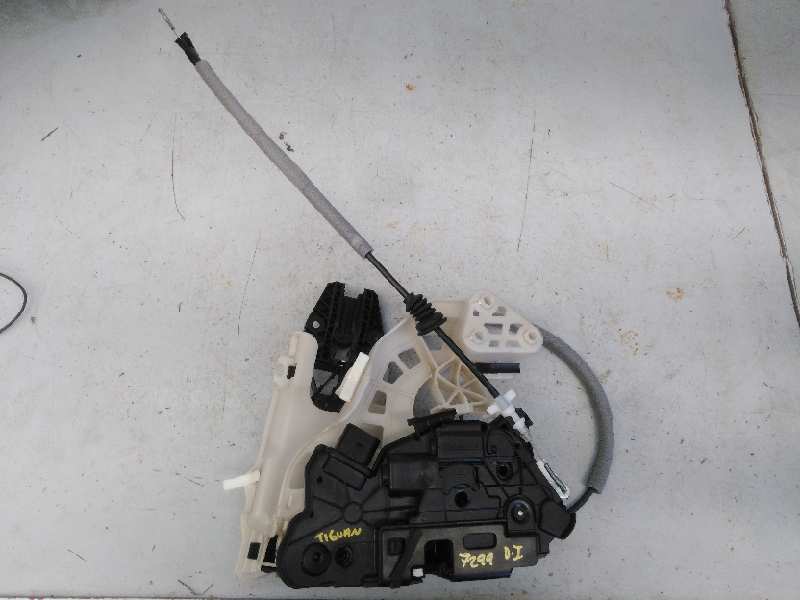 VOLKSWAGEN Tiguan 1 generation (2007-2017) Front Left Door Lock 5N1837015E,E1-B6-16-2 18577630