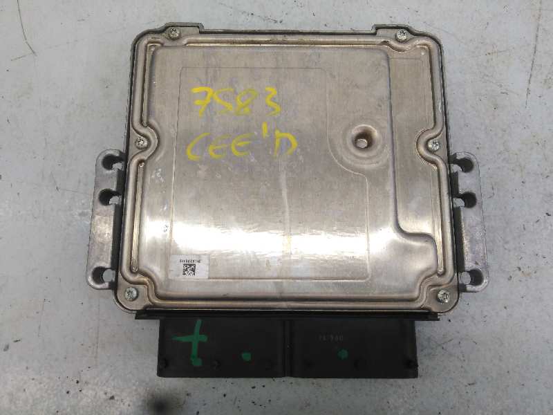 KIA Cee'd 2 generation (2012-2018) Engine Control Unit ECU 0281032115,391402A860,E3-A3-40-1 18605807