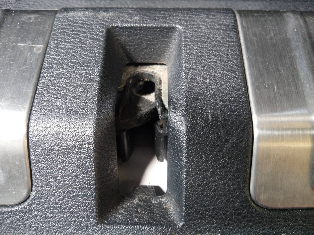 BMW X1 F48/F49 (2015-2023) Заключване на багажника на задната врата 25367645