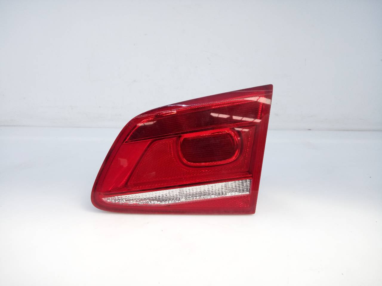 VOLKSWAGEN Passat B7 (2010-2015) Right Side Tailgate Taillight 3AE945094K,E1-B6-35-1 20782608