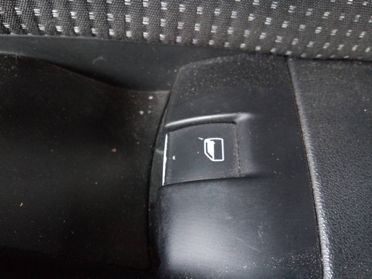 AUDI A2 8Z (1999-2005) Front Right Door Window Switch 20965039