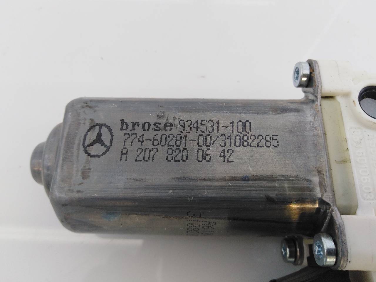 MERCEDES-BENZ CLS-Class C218/X218 (2011-2017) Moteur de lève-vitre de porte avant gauche 934531100, A2078200642, E1-A2-52-1 24043839