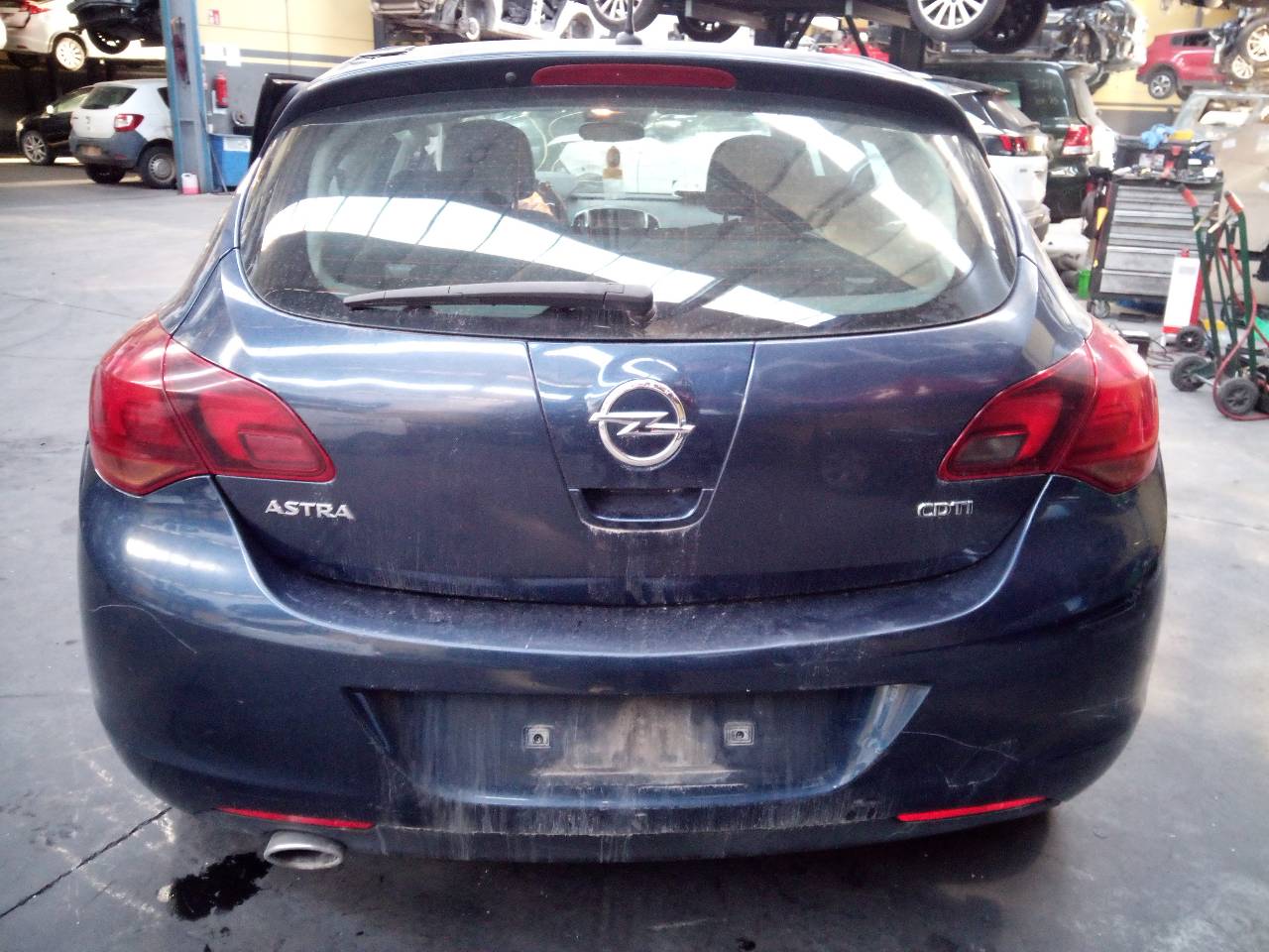 OPEL Astra J (2009-2020) Galinio dangčio spyna 13581023, E2-B6-59-1 18768217